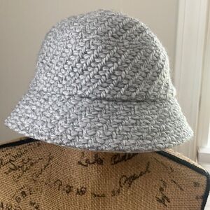 Ladies short brim hat.